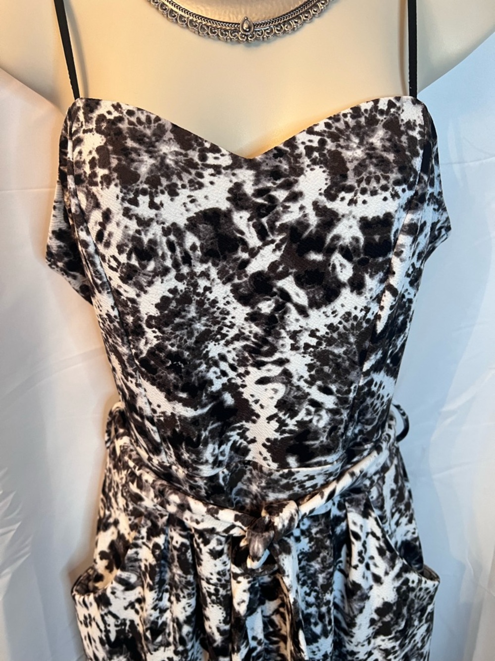 ❤️HP❤️Honey and Rosie Black & White Abstract Print Spaghetti-Strap Jumpsuit - Picture 3 of 15